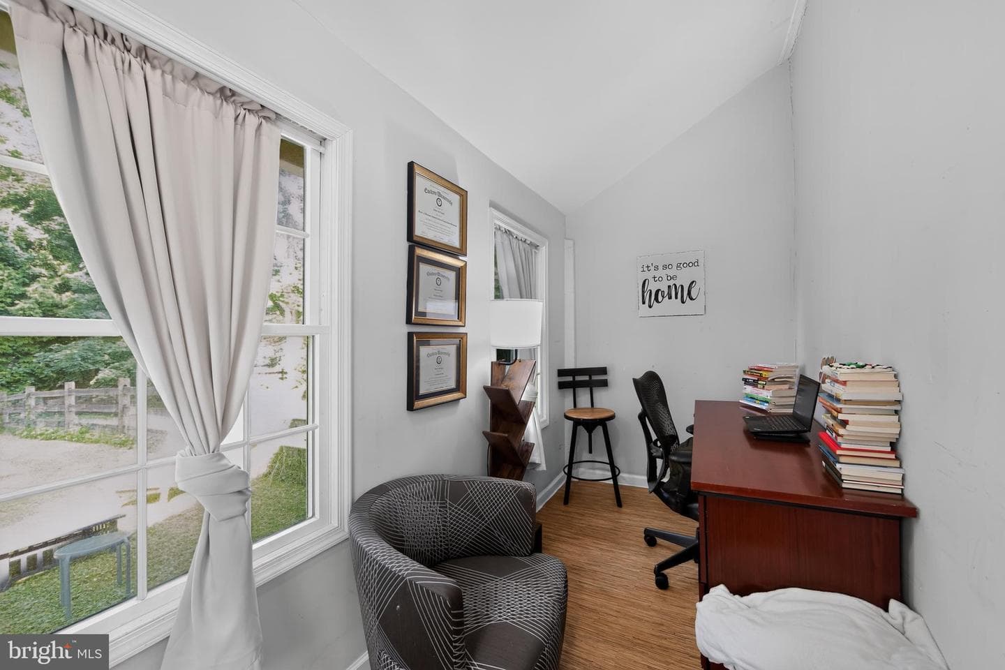 242 Elm Avenue photo 14