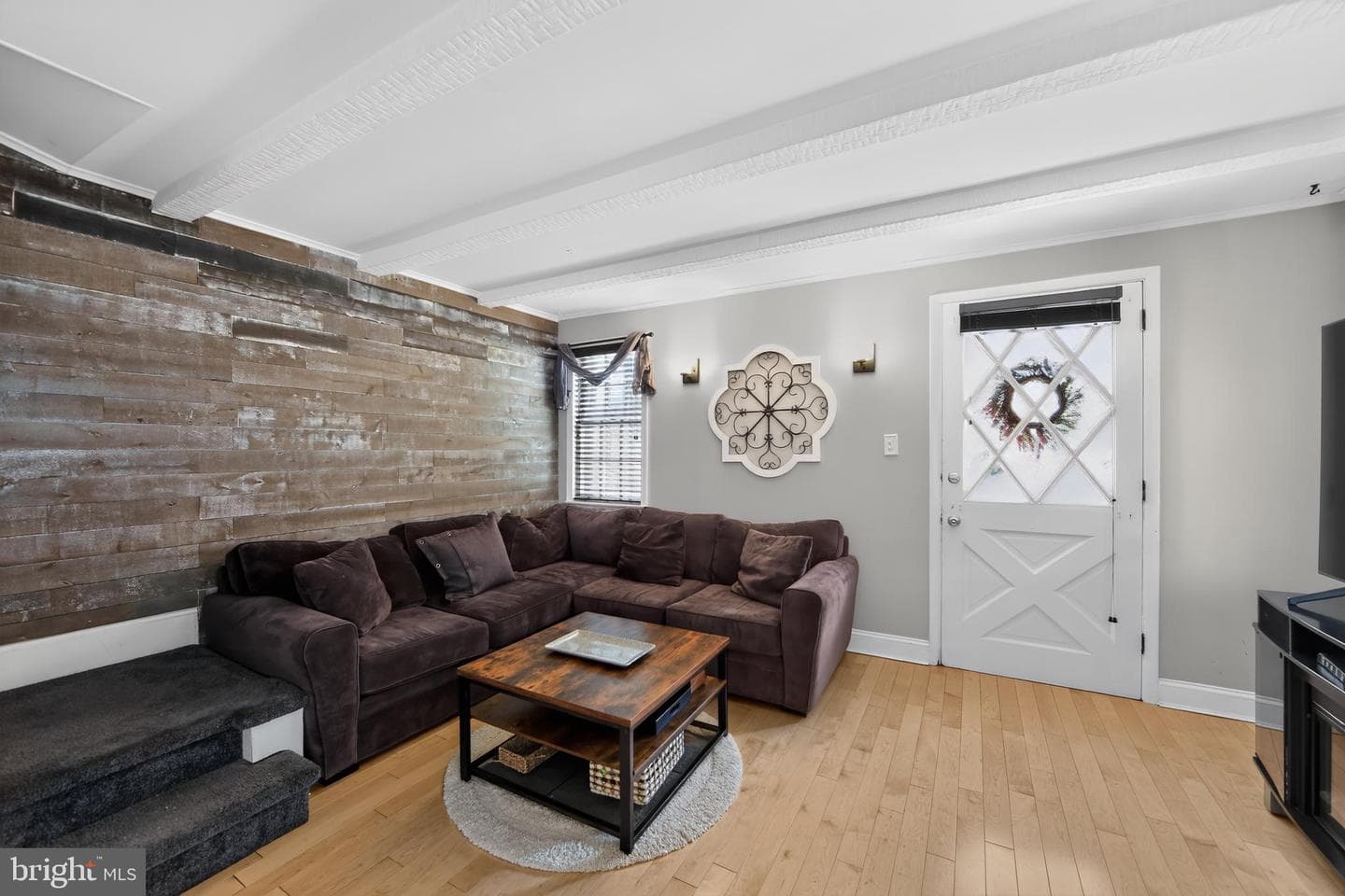 242 Elm Avenue photo 4