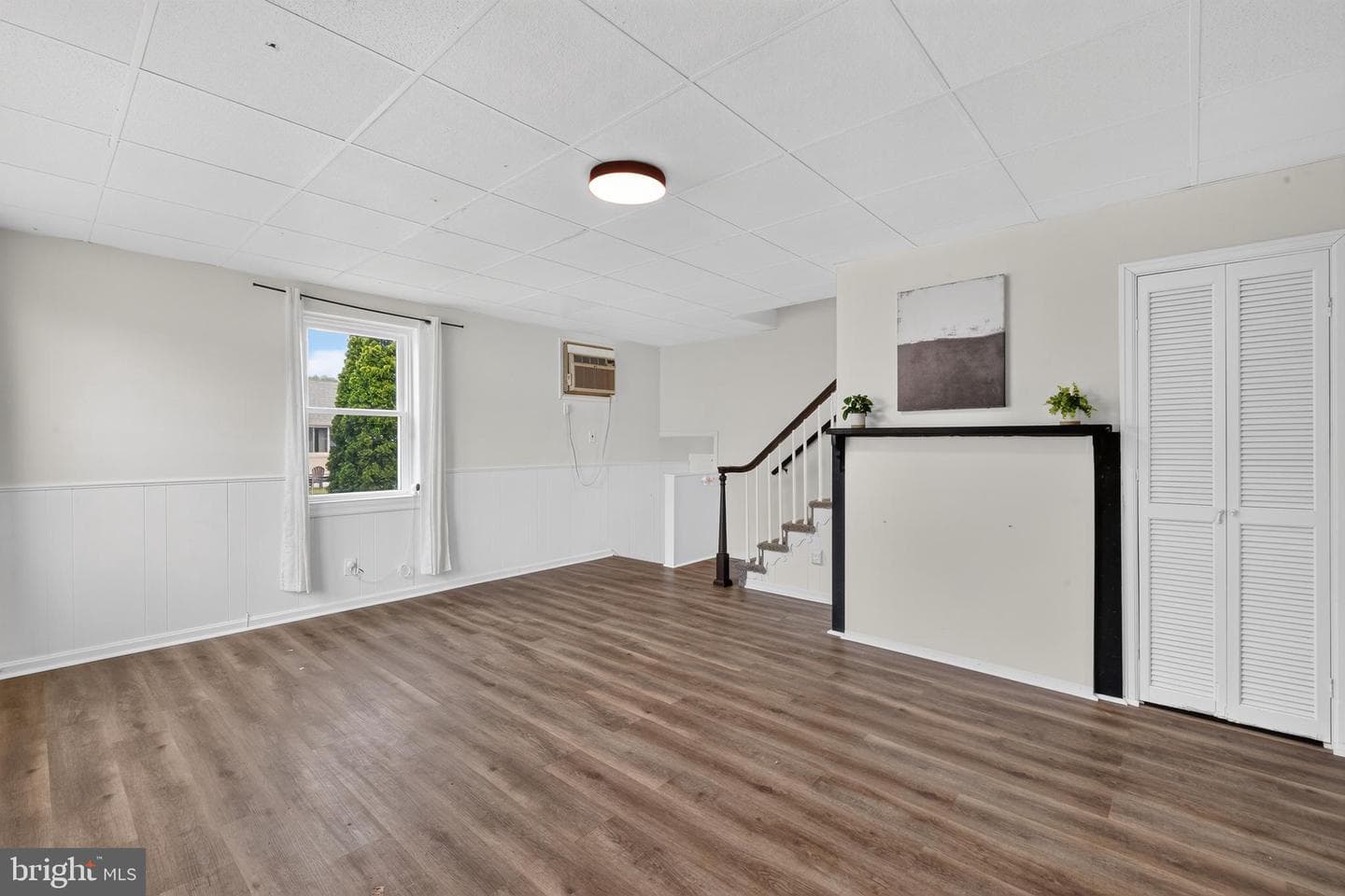 1539 Summit Street photo 3