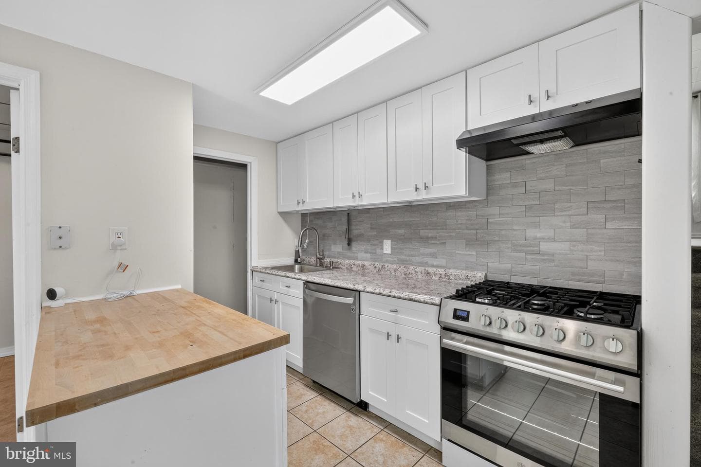 1539 Summit Street photo 7
