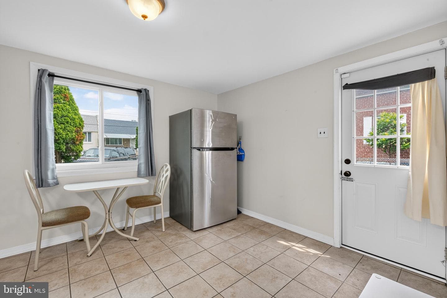 1539 Summit Street photo 8