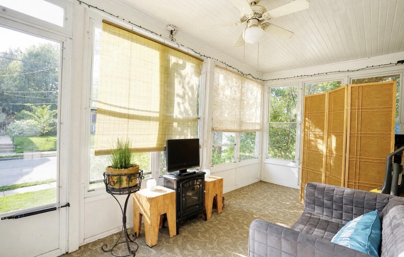 2009 Laurel Road photo 8