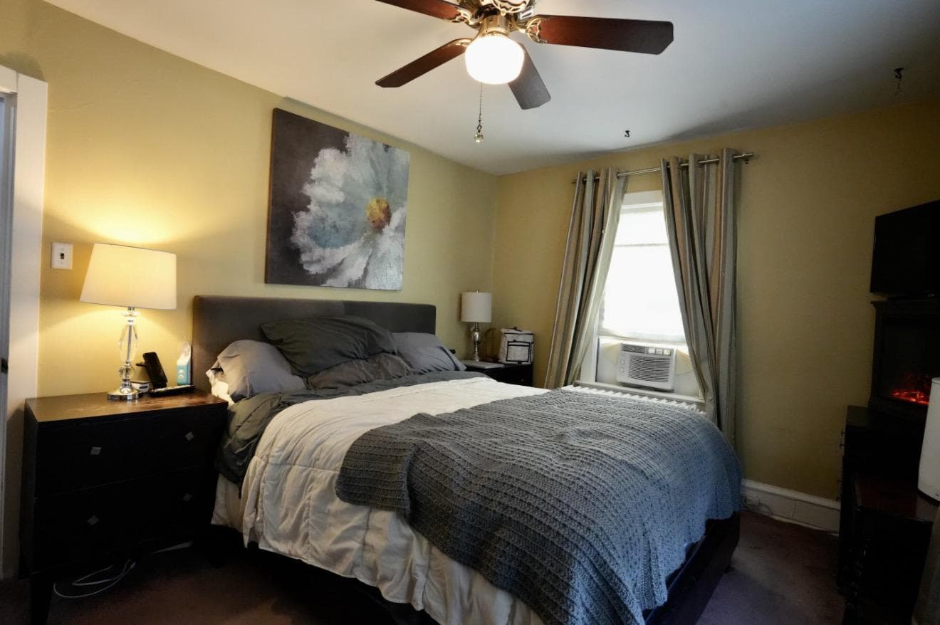 2009 Laurel Road photo 9
