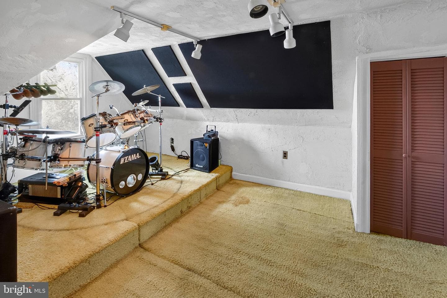 701 Andrews photo 33