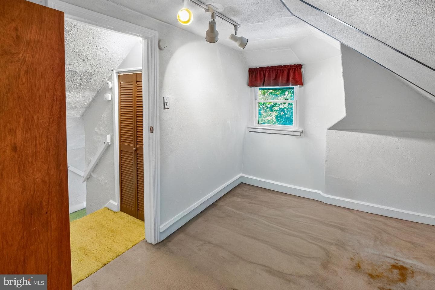 701 Andrews photo 35