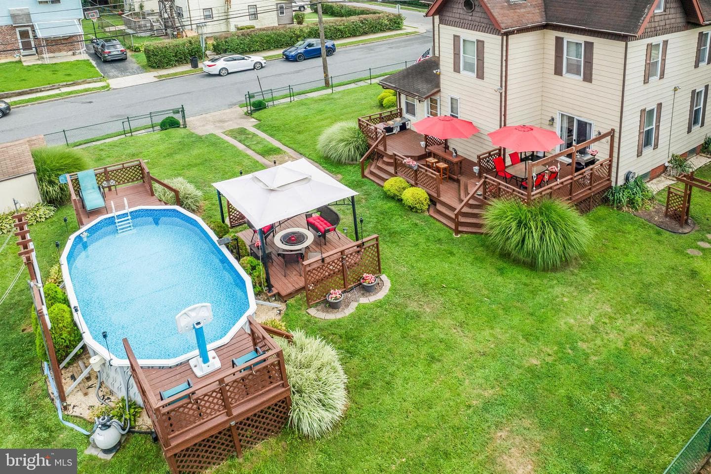 701 Andrews photo 40