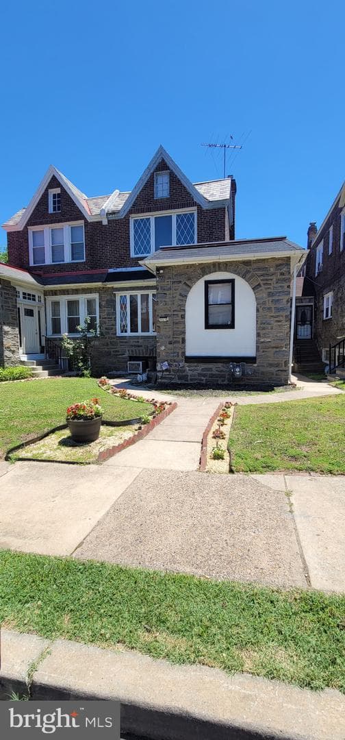 907 Macdade Boulevard, Lansdowne
