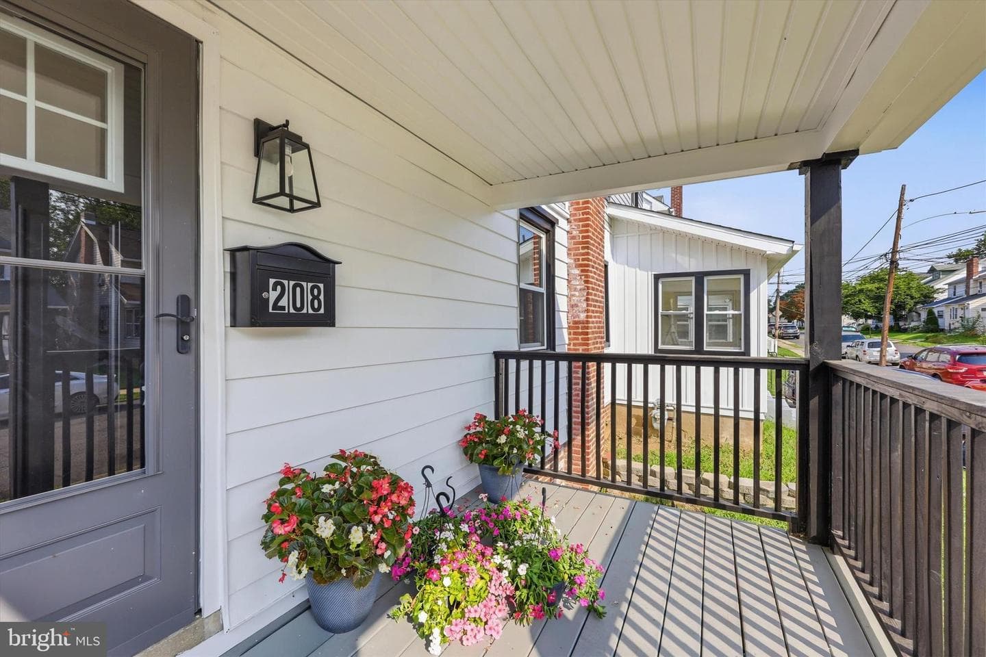 208 Marshall Avenue photo 2