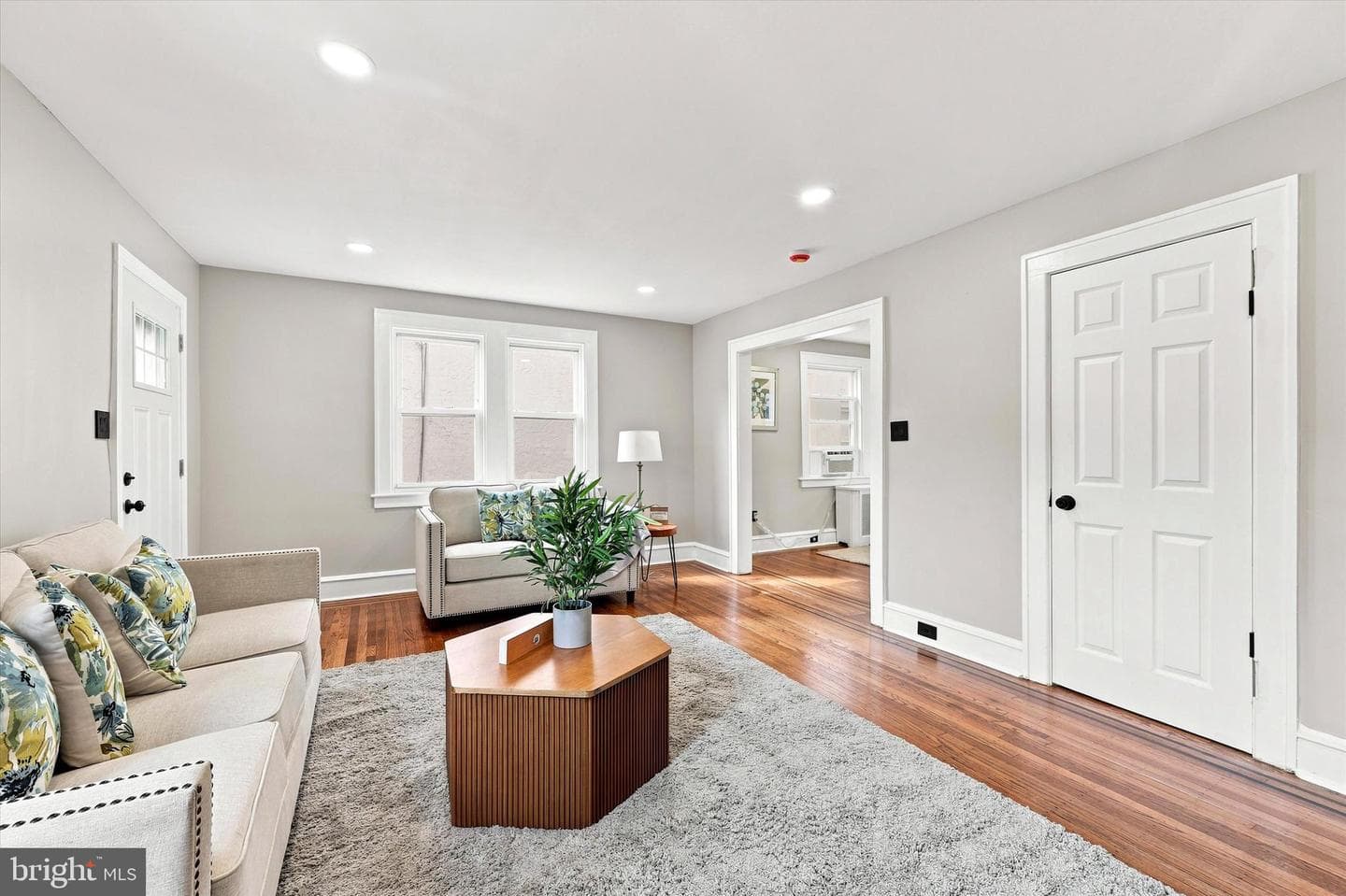 208 Marshall Avenue photo 4