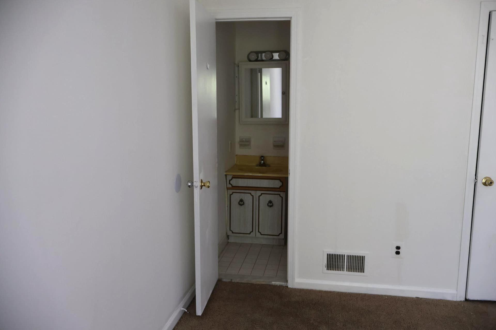 601 Country Lane photo 15