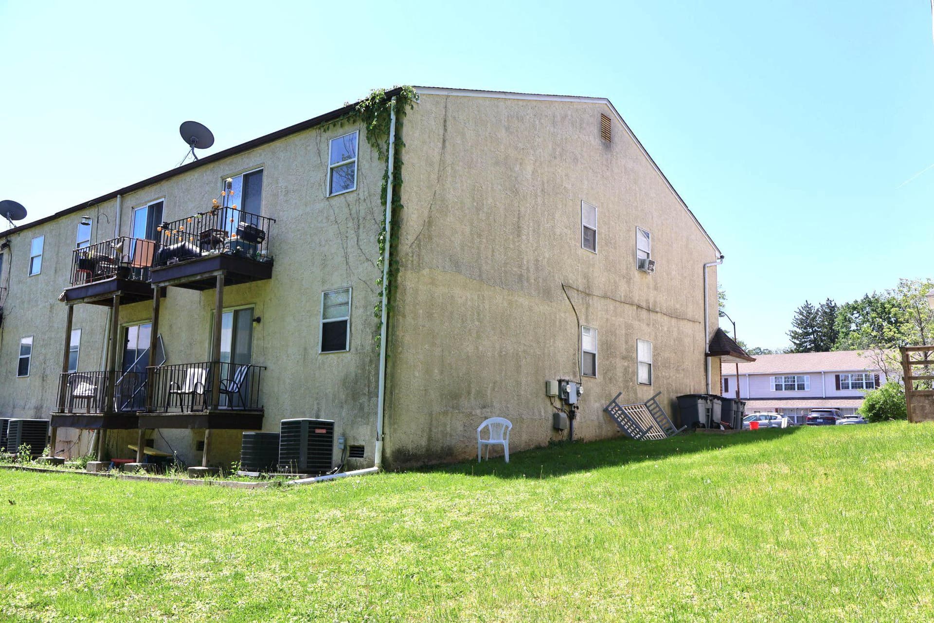 601 Country Lane photo 3