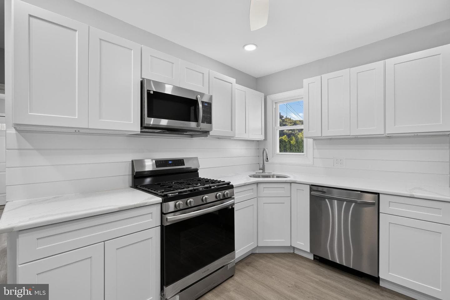 21 W 9th Street photo 12