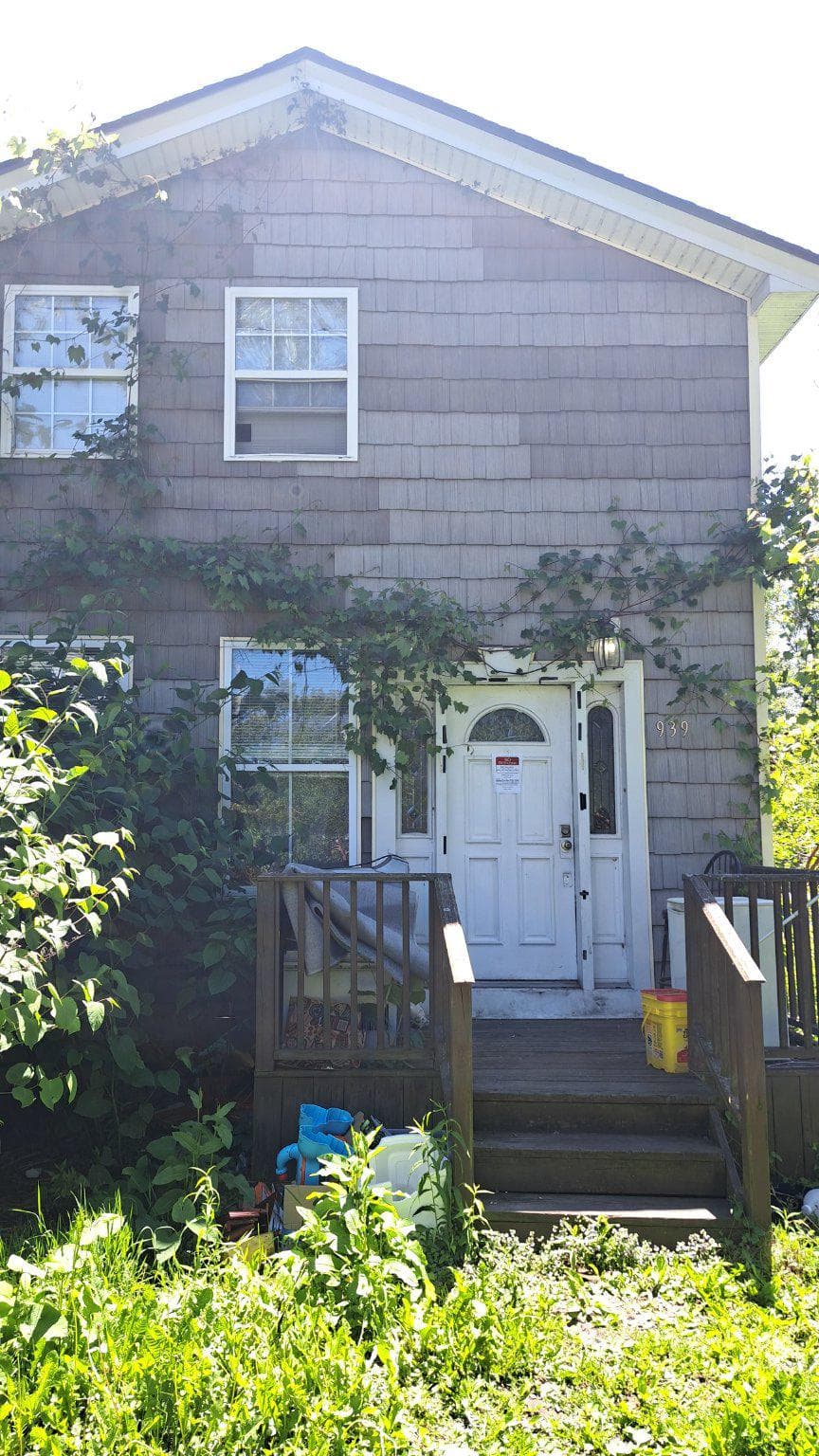 939 1/2 W 3rd Street photo 1