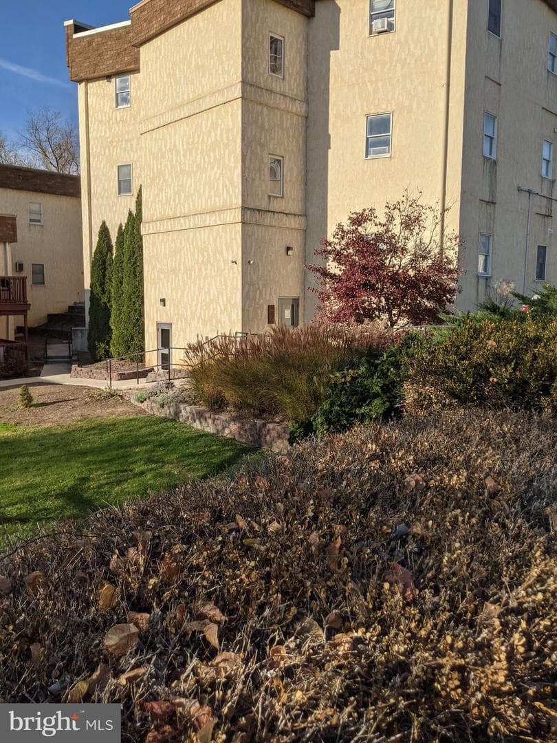 272 W W Second Street photo 2