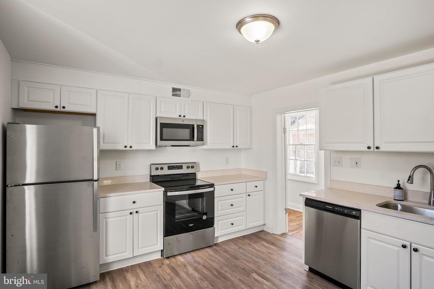 3930 Lincoln Street photo 10