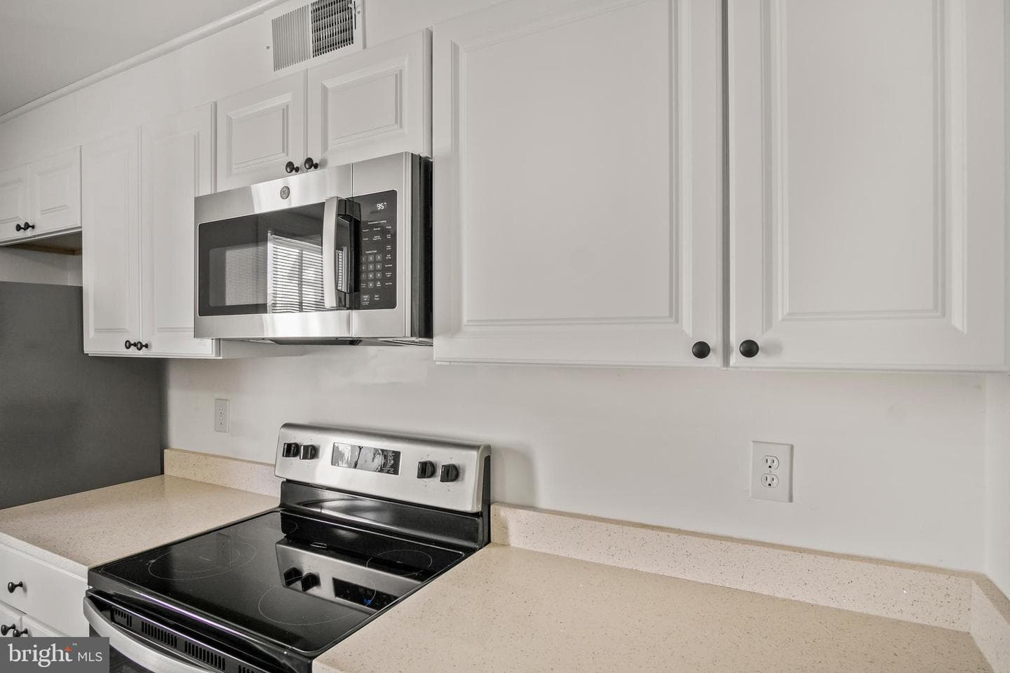 3930 Lincoln Street photo 13