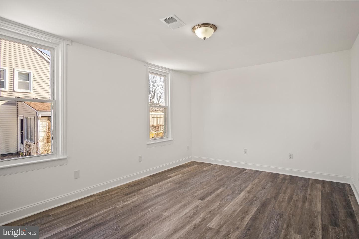 3930 Lincoln Street photo 15