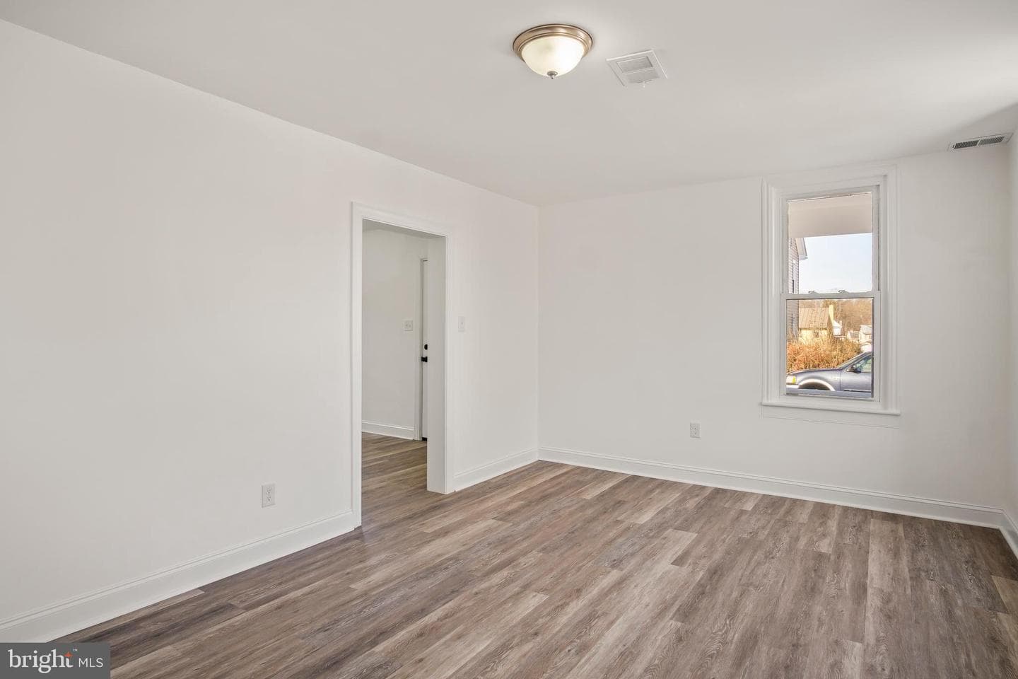 3930 Lincoln Street photo 16