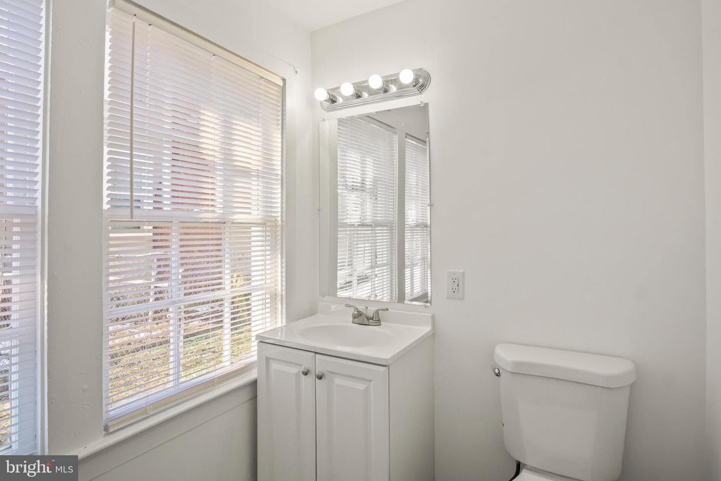 3930 Lincoln Street photo 17