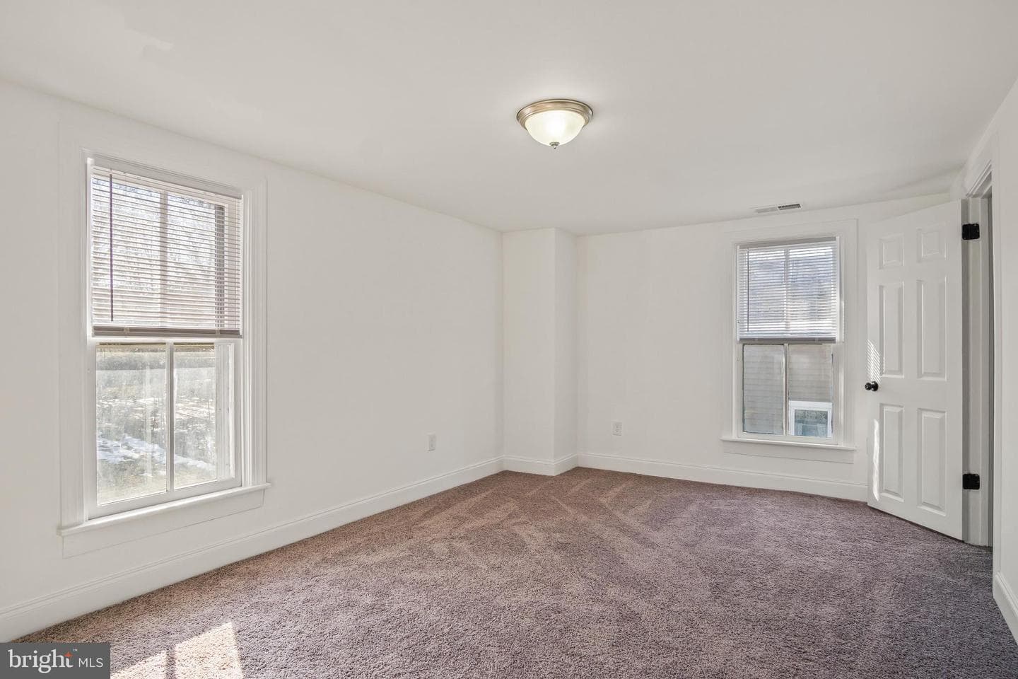 3930 Lincoln Street photo 20