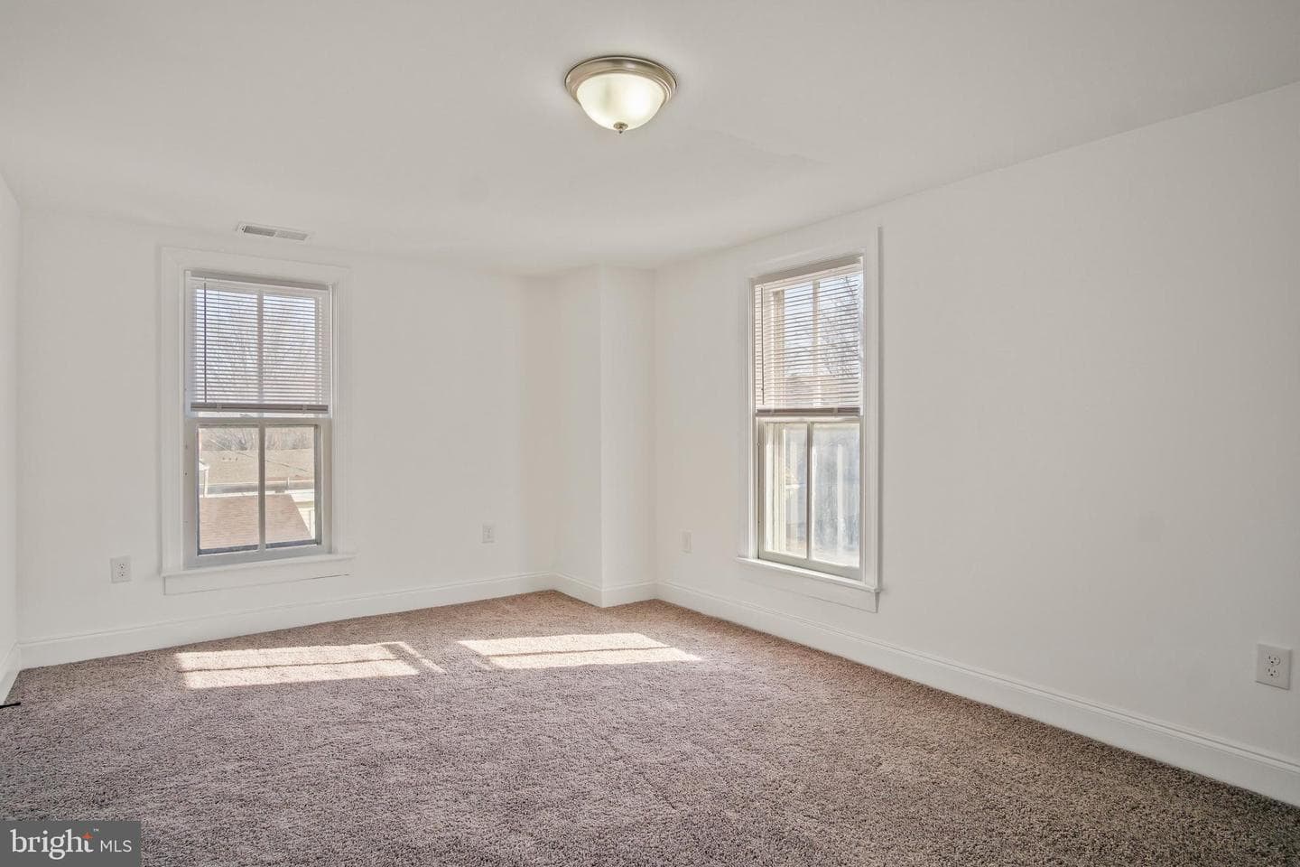 3930 Lincoln Street photo 23