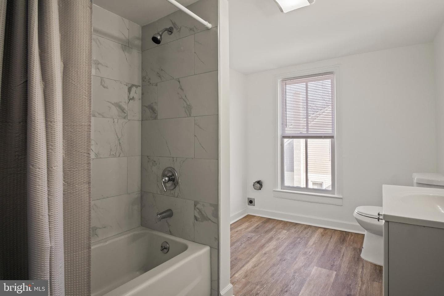 3930 Lincoln Street photo 24