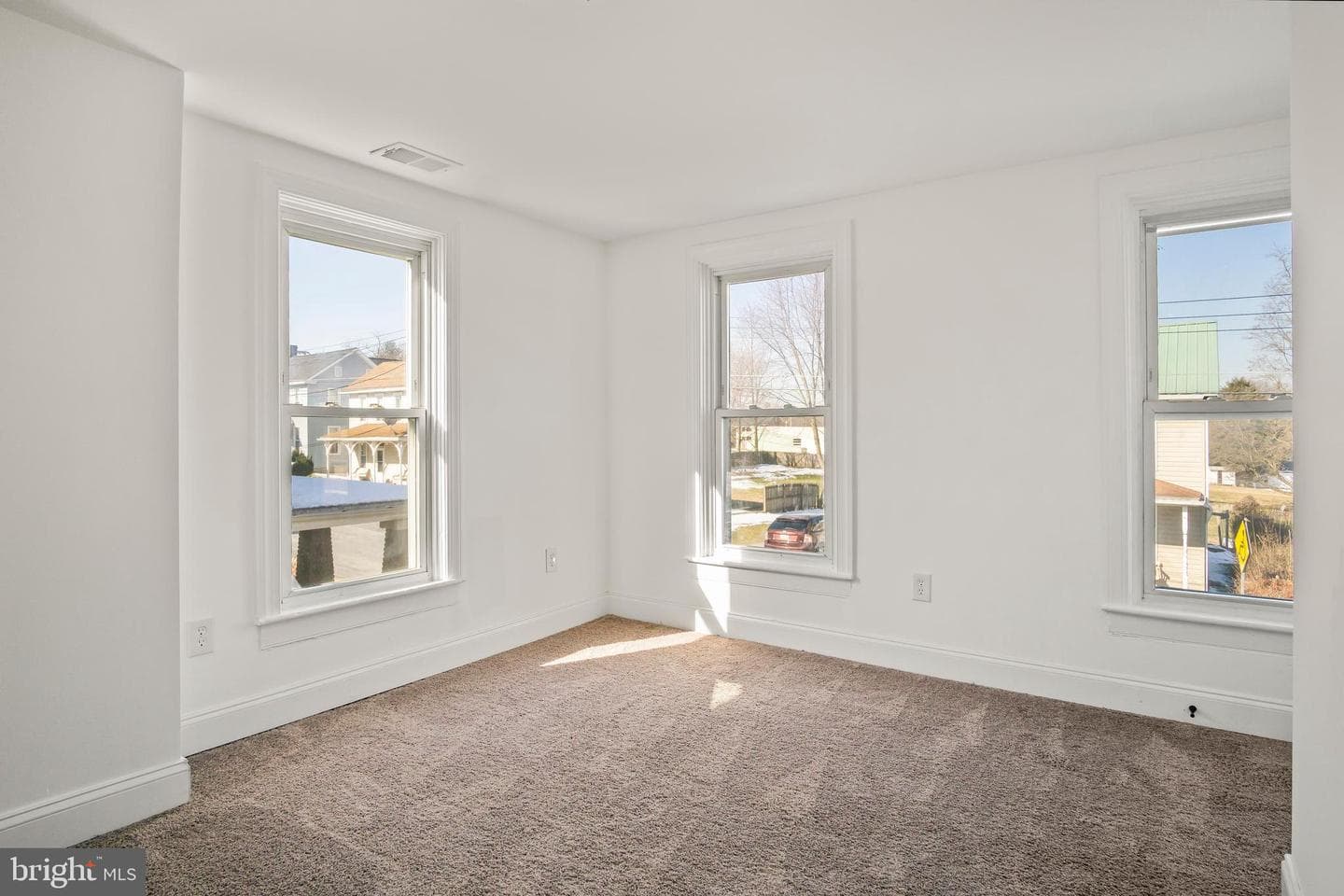 3930 Lincoln Street photo 27