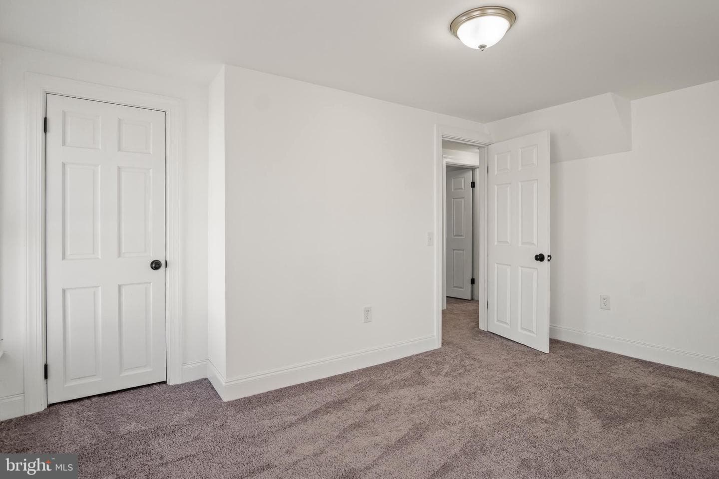 3930 Lincoln Street photo 28