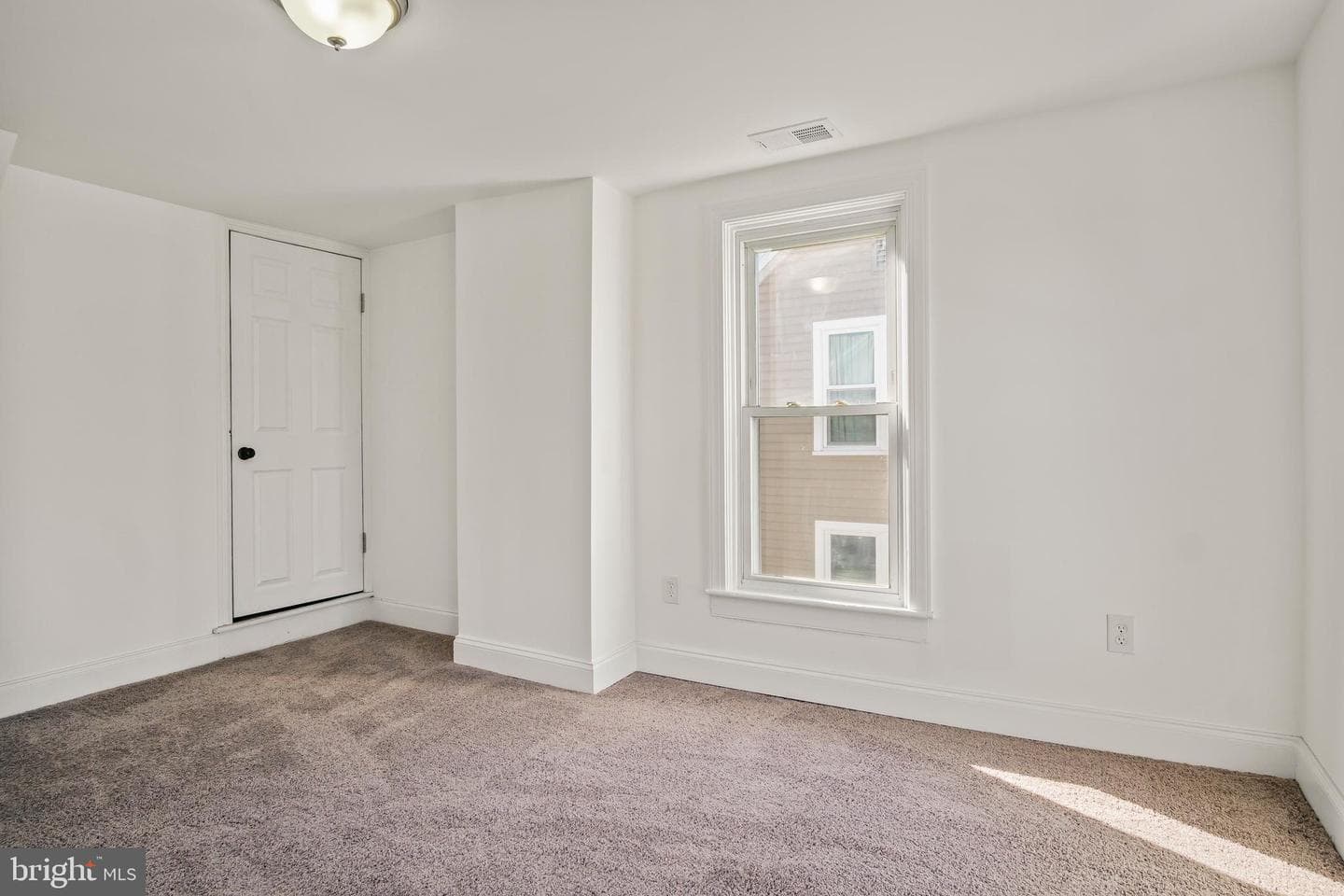 3930 Lincoln Street photo 29