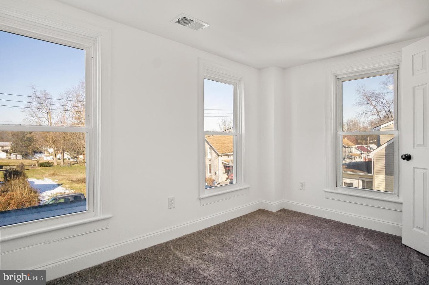 3930 Lincoln Street photo 30