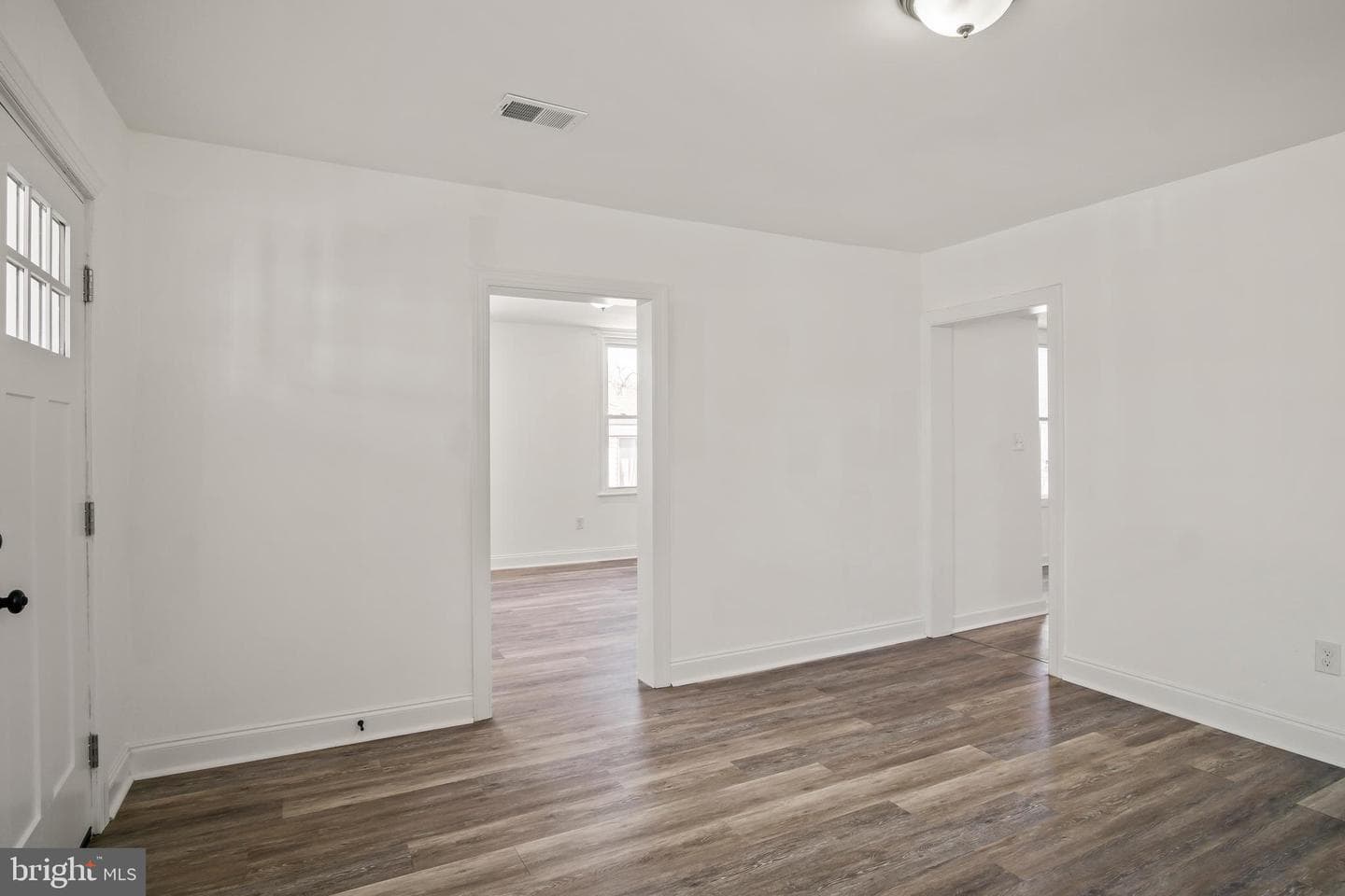3930 Lincoln Street photo 9