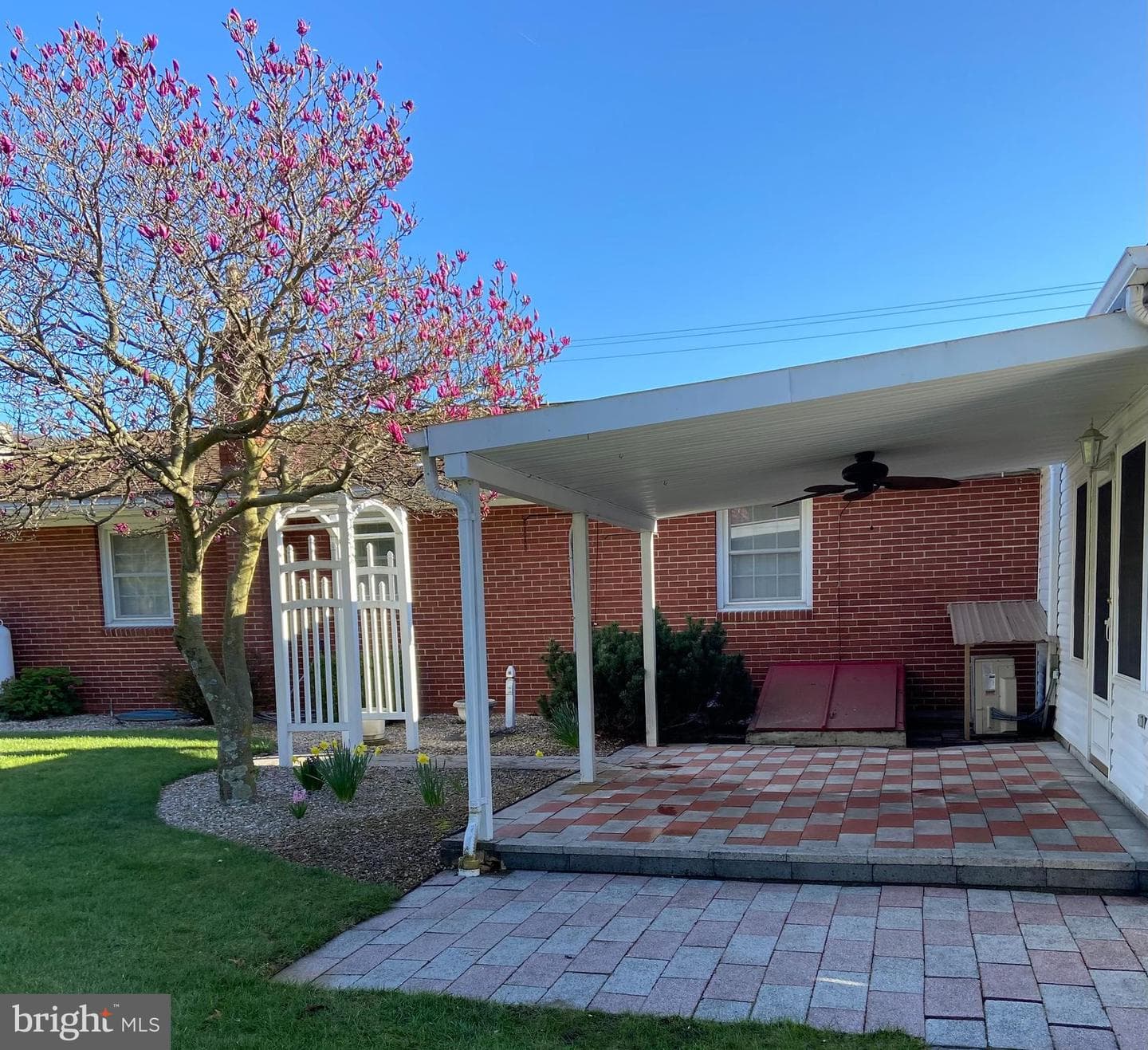 215 University Drive photo 10