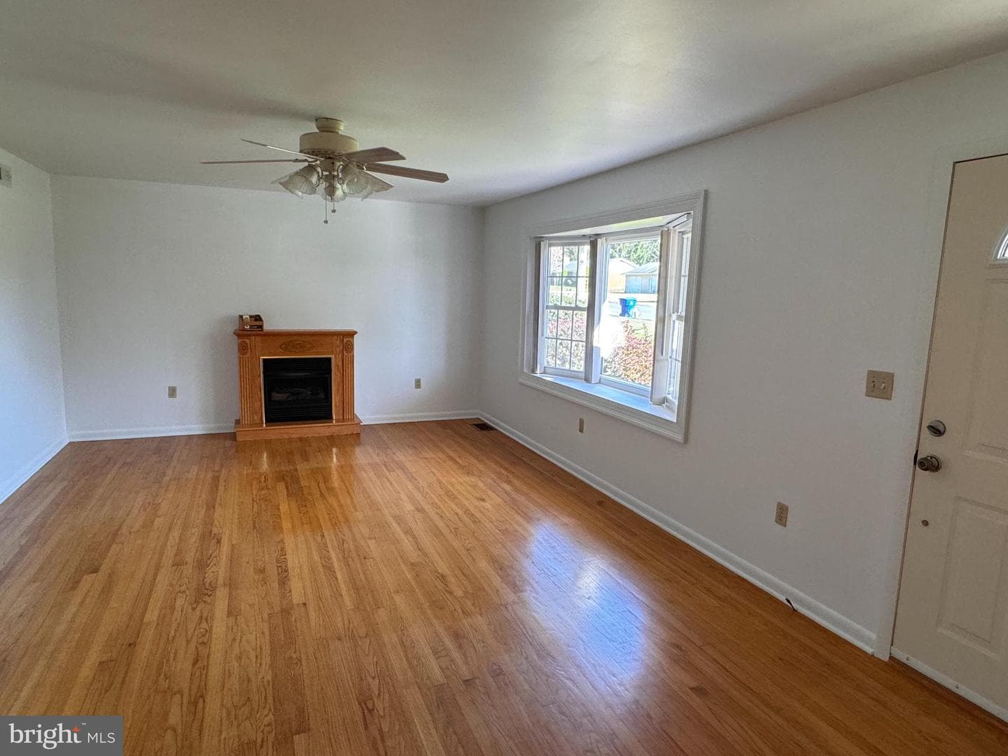 215 University Drive photo 3