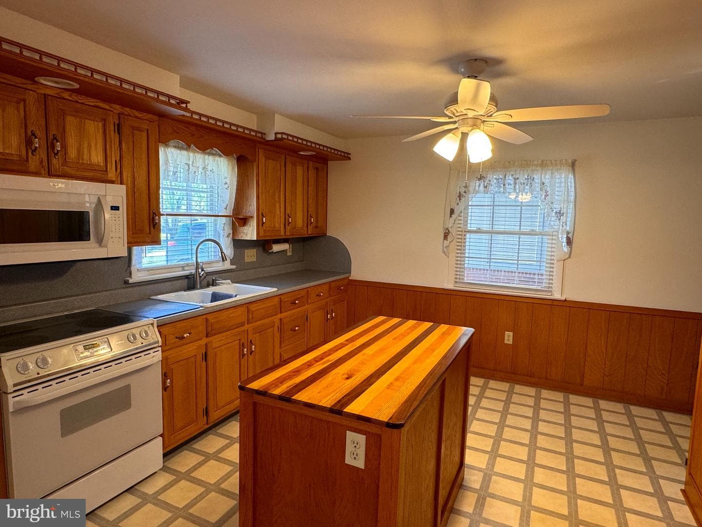 215 University Drive photo 5