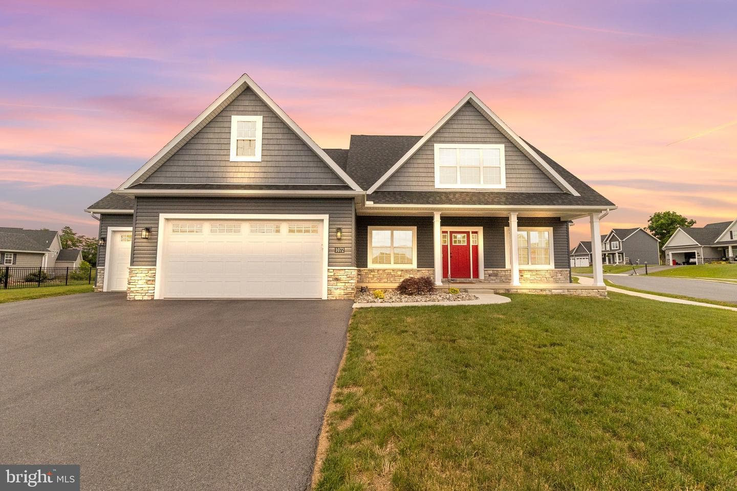 1072 Divinity Drive photo 2