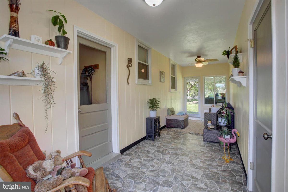 402 Lurgan Avenue photo 11