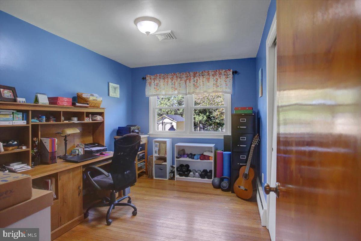 402 Lurgan Avenue photo 17