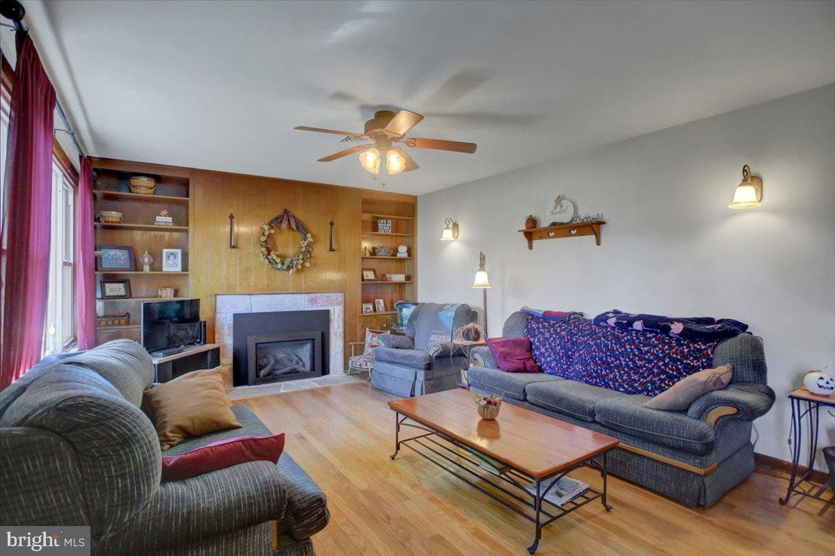 402 Lurgan Avenue photo 6