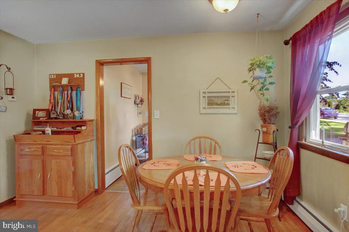 402 Lurgan Avenue photo 8