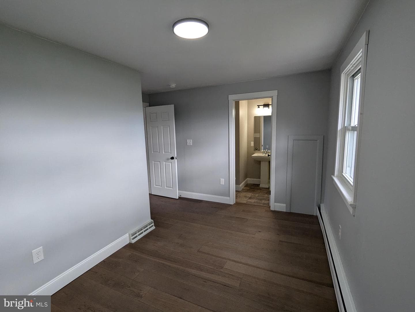 1586 Richard Avenue photo 12