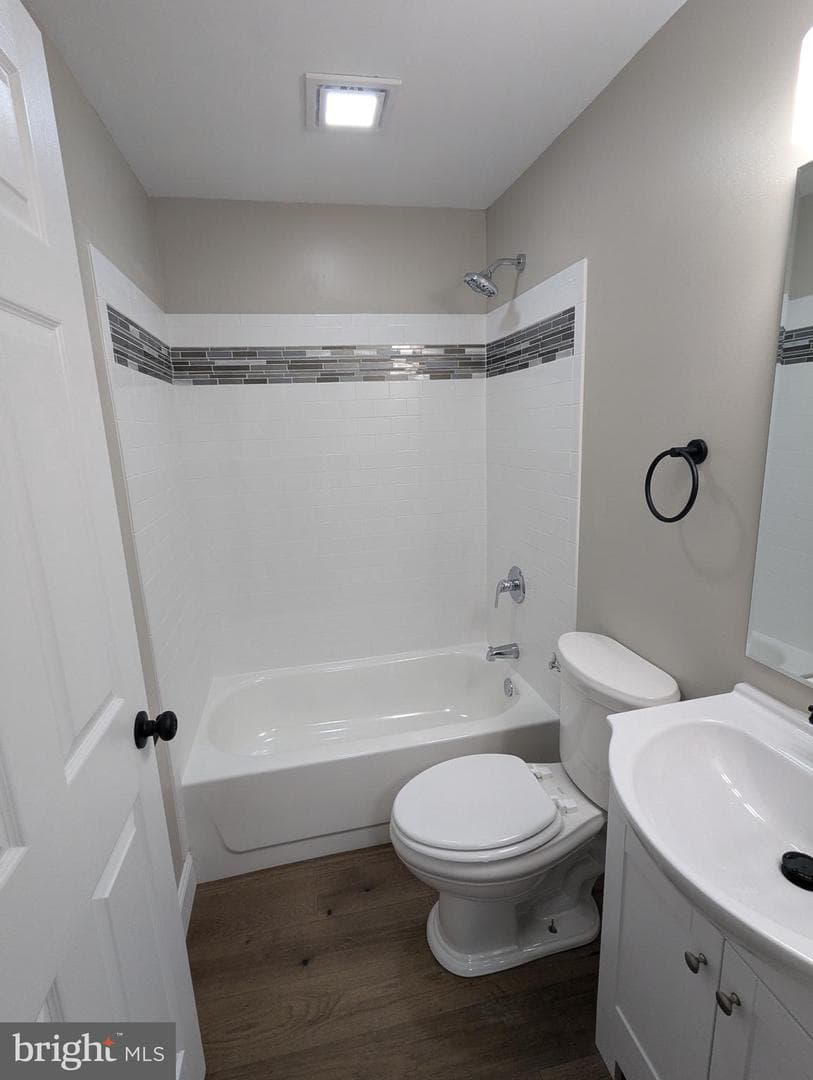 1586 Richard Avenue photo 16