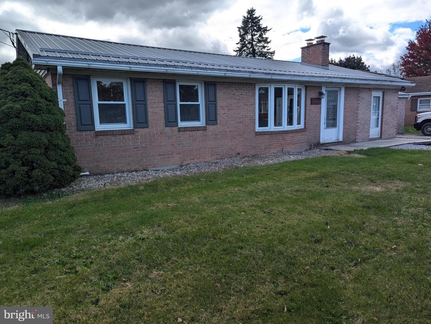 1586 Richard Avenue photo 3