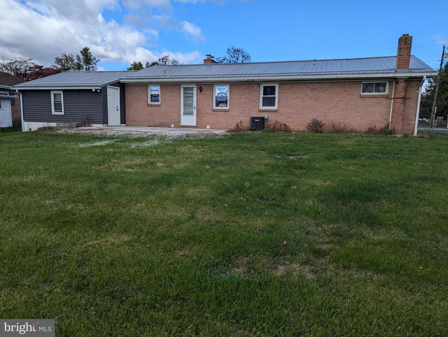 1586 Richard Avenue photo 4