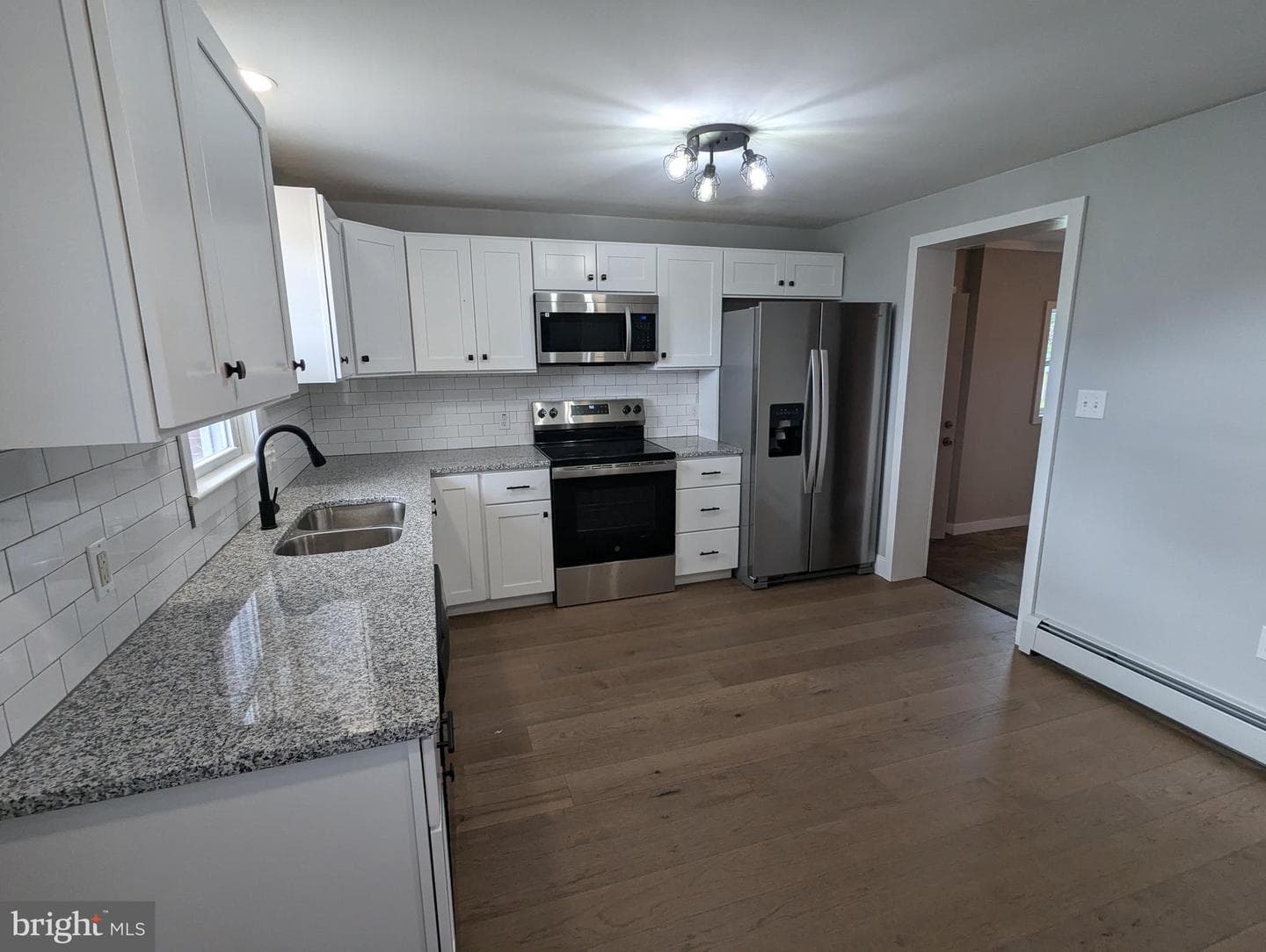 1586 Richard Avenue photo 7