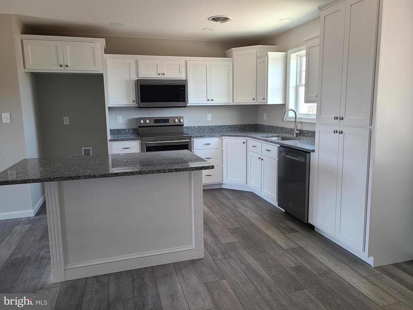 251 Grove Drive photo 2