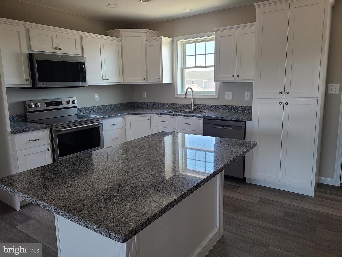 251 Grove Drive photo 3