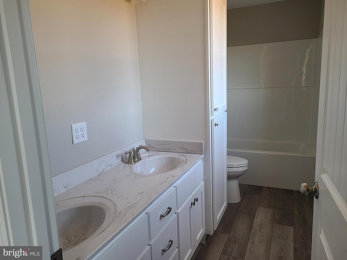 251 Grove Drive photo 5