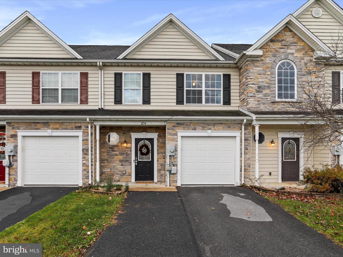 1254 Emilys Court photo 2