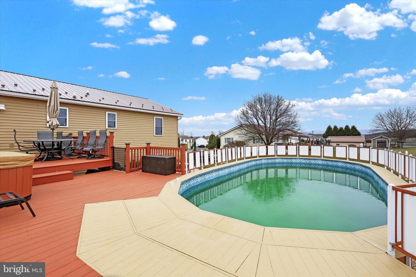 1274 Courtney Drive photo 4