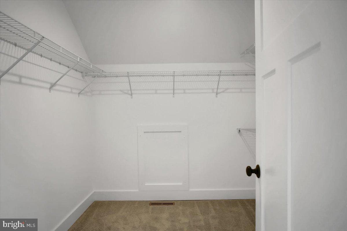 109 Baker And Russell photo 22